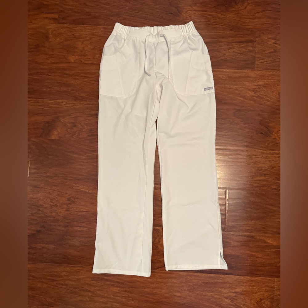 Women’s white scrub pants